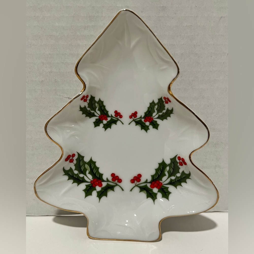 Holly Berry Porcelain Christmas Tree Candy/Trinket Dish Gold Tone Trim Japan